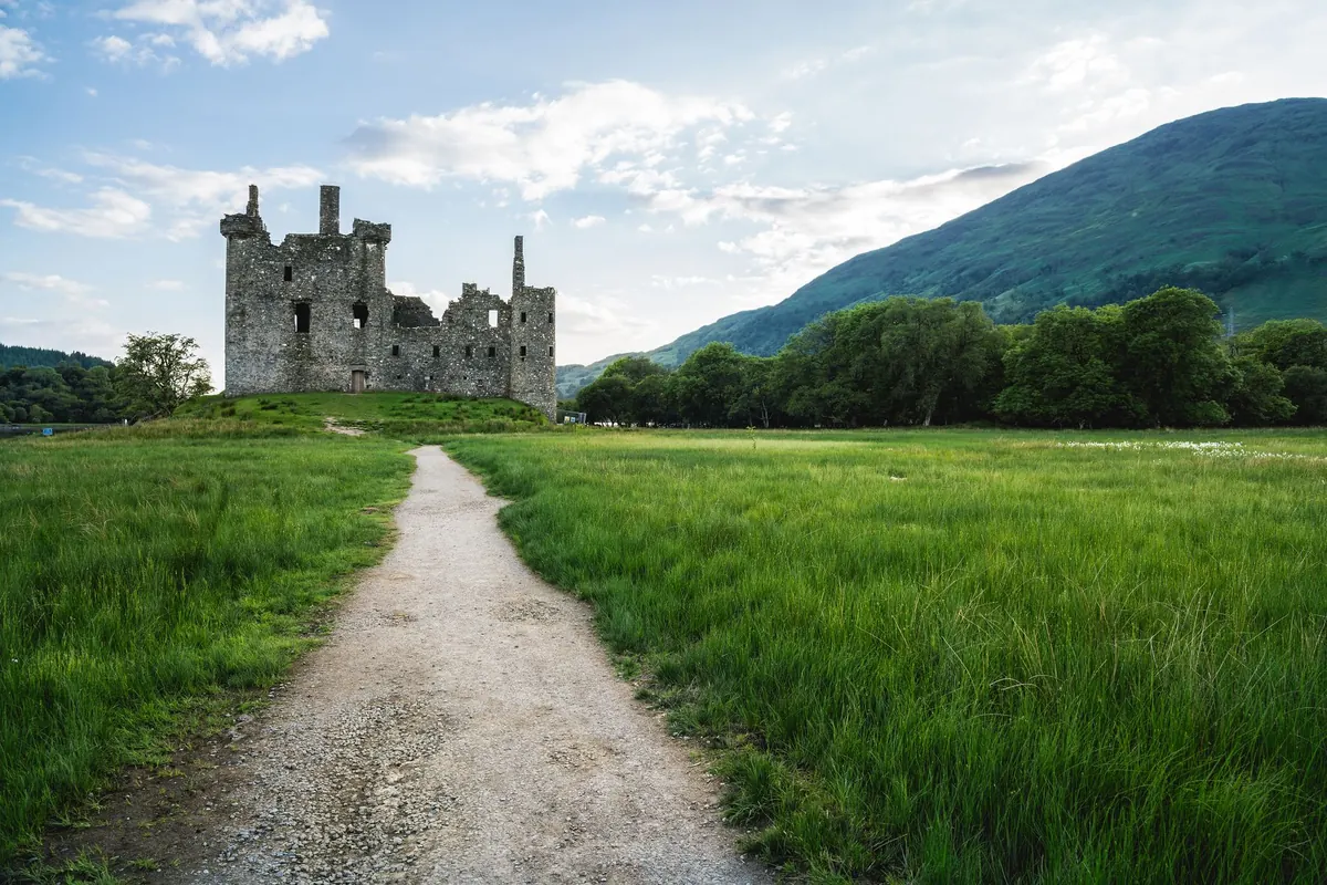 Castle Ruins Photography Checklist: 10 Essential Shots for Your Visit