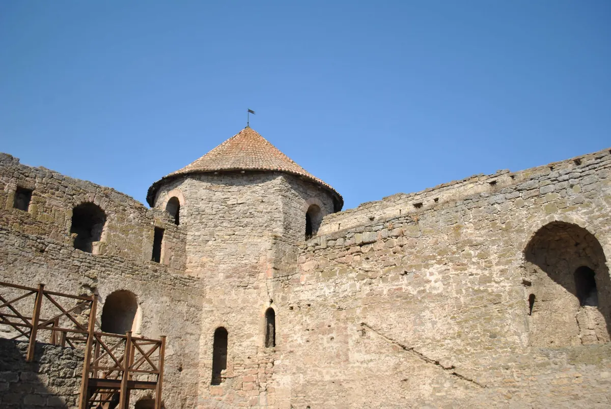 Castle Ruins vs. Restored Castles: Which Offers a Better Experience?